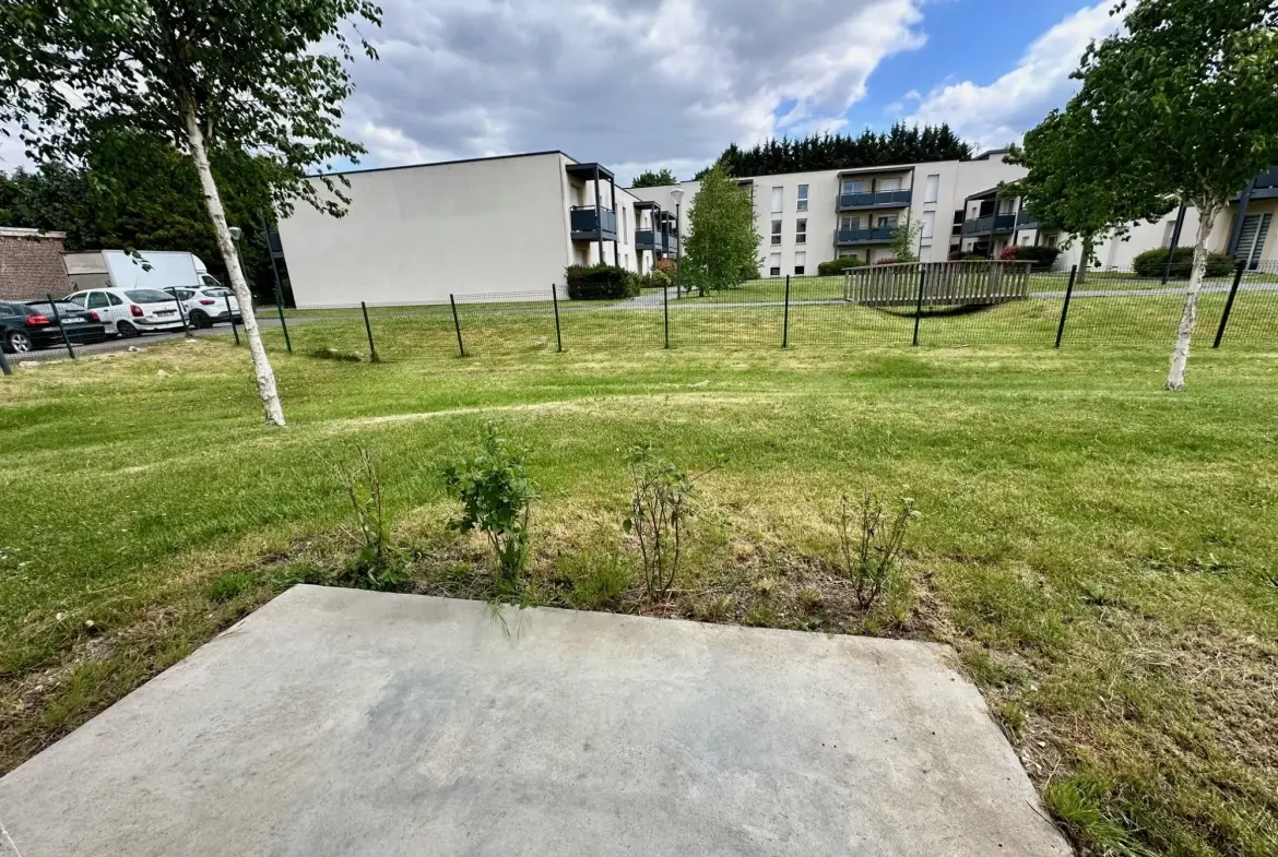 vue de la terrasse de l'appartement Appartement T2 récent avec terrasse, stationnement et proximité écoles à Douai 