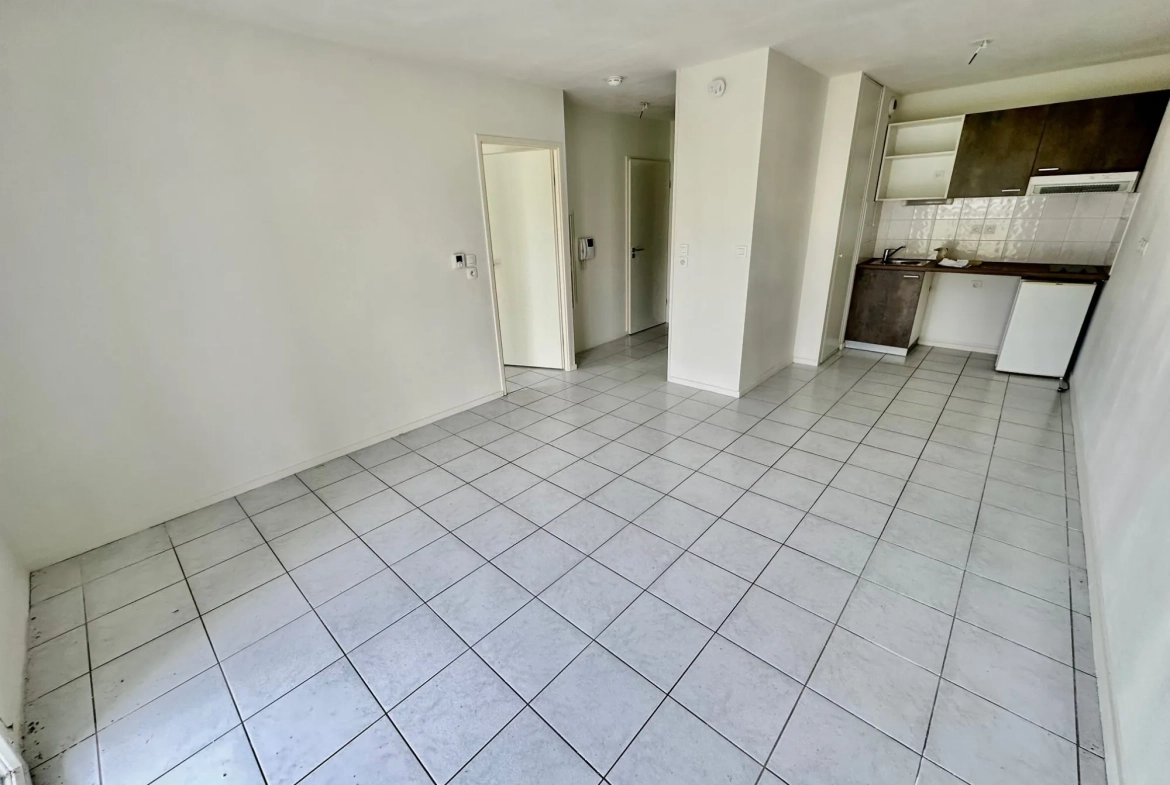 vue du séjour Appartement T2 récent avec terrasse, stationnement et proximité écoles à Douai 