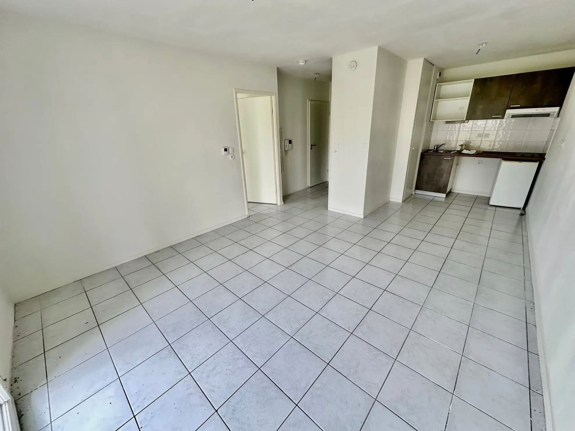 vue du séjour Appartement T2 récent avec terrasse, stationnement et proximité écoles à Douai 