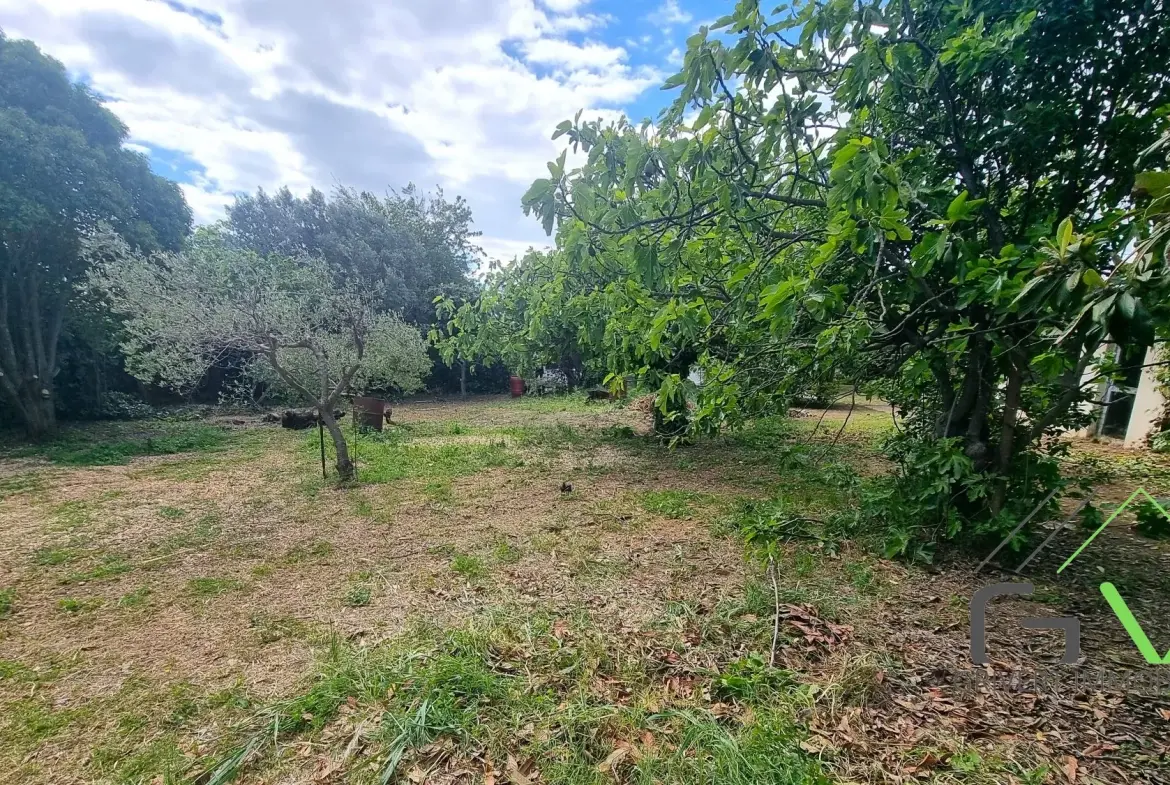 Terrain constructible à Uchaud (30) - 465 m² idéal pour votre maison 