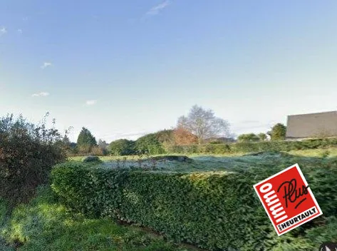 Terrain constructible à Saint-Brandan - Environnement verdoyant et proche des villes 
