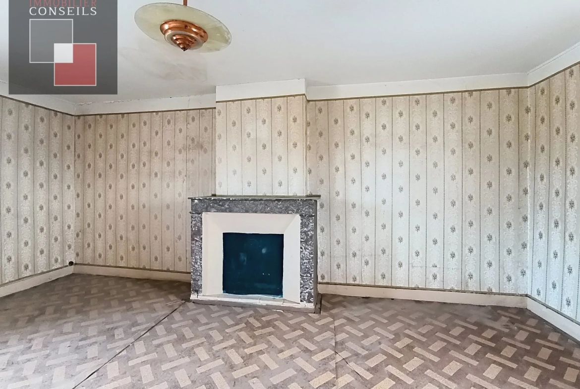 Maison ancienne à Feillens à rénover avec potentiel et dépendances 