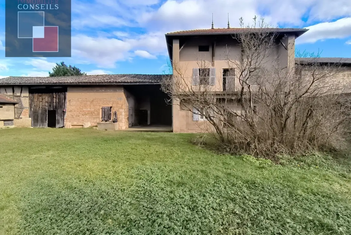 Maison ancienne à Feillens à rénover avec potentiel et dépendances 