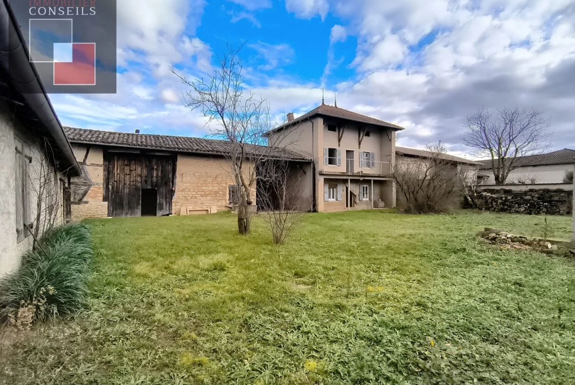 Maison ancienne à Feillens à rénover avec potentiel et dépendances 
