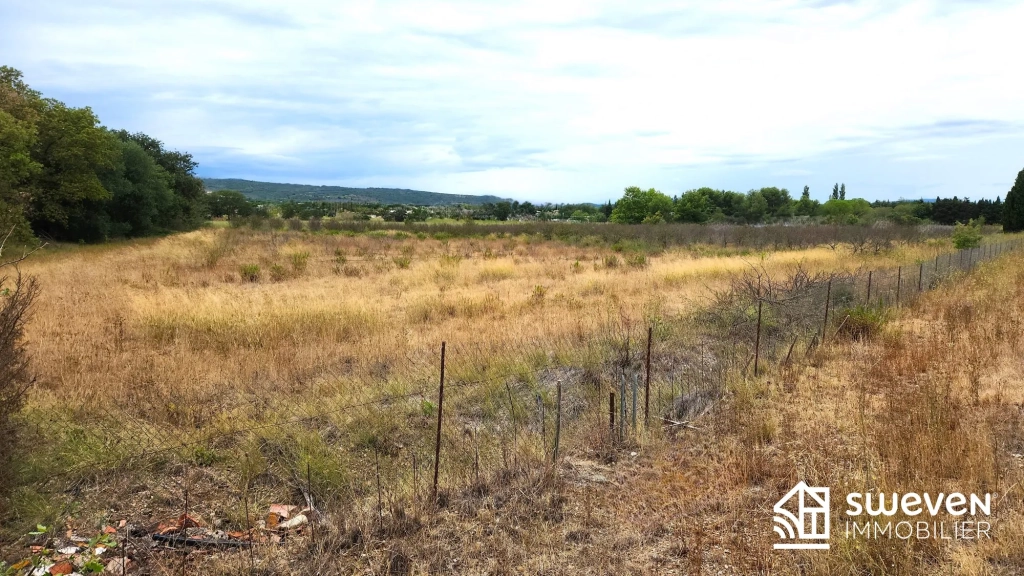 Terrain agricole de 5 hectares à Llupia avec eau et électricité