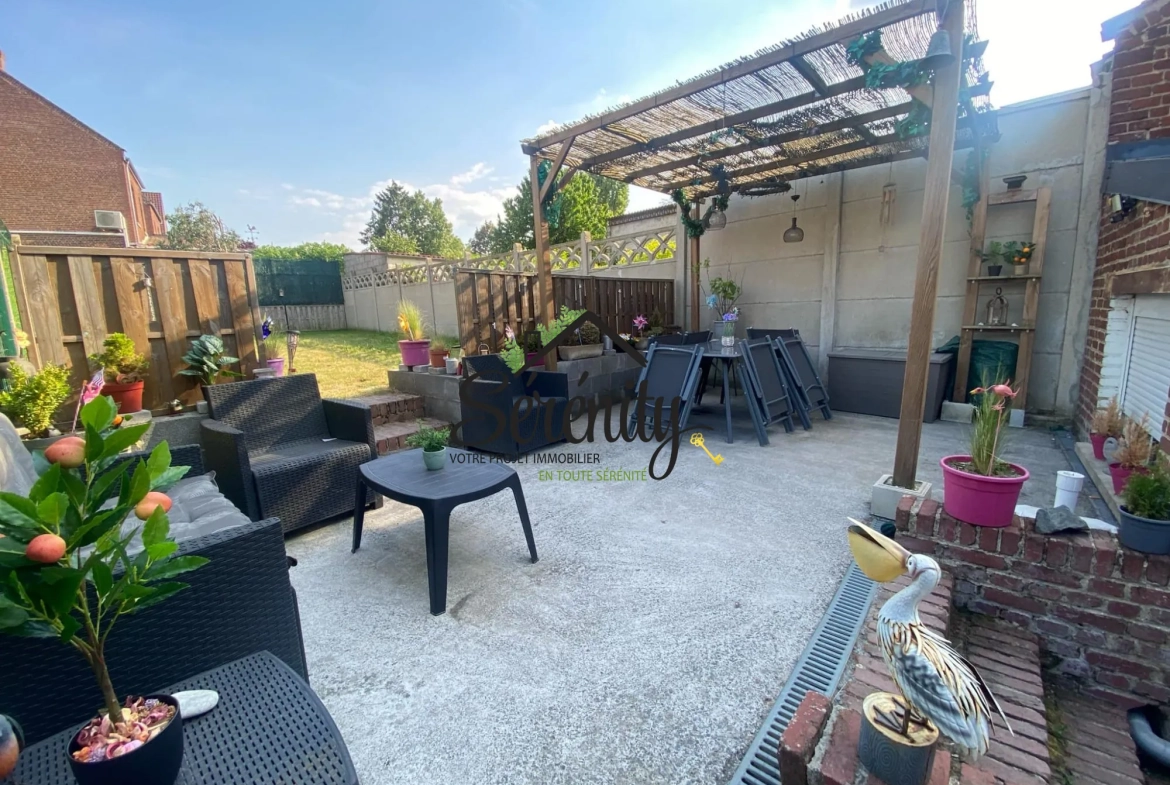 Maison à vendre à Cambrai – 3 chambres, jardin, cave, proximité Auchan 