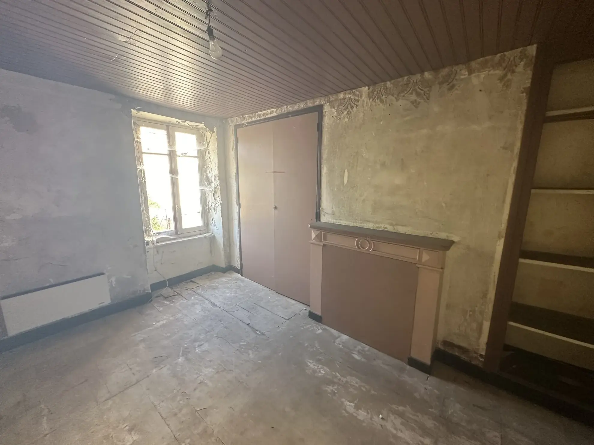 Maison à rénover à Lacaune - 68m², 2 chambres, potentiel de rénovation 