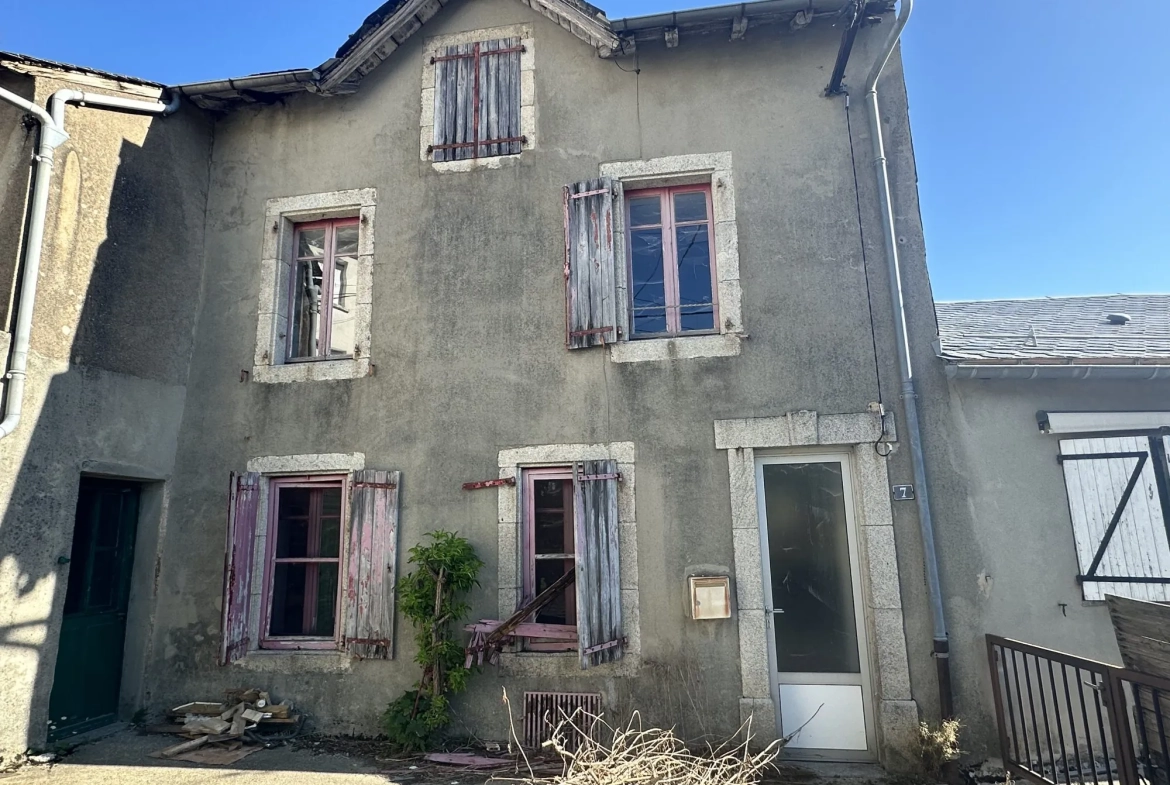 Maison à rénover à Lacaune - 68m², 2 chambres, potentiel de rénovation 