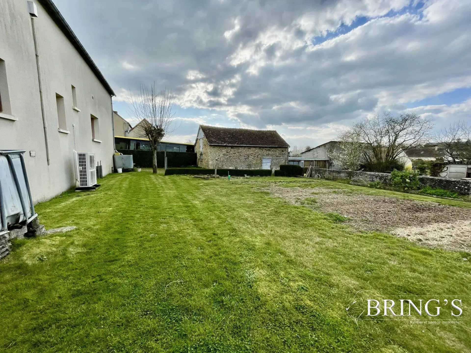 Maison ancienne rénovée avec jardin à Saint-Victeur - 87,92 m² 