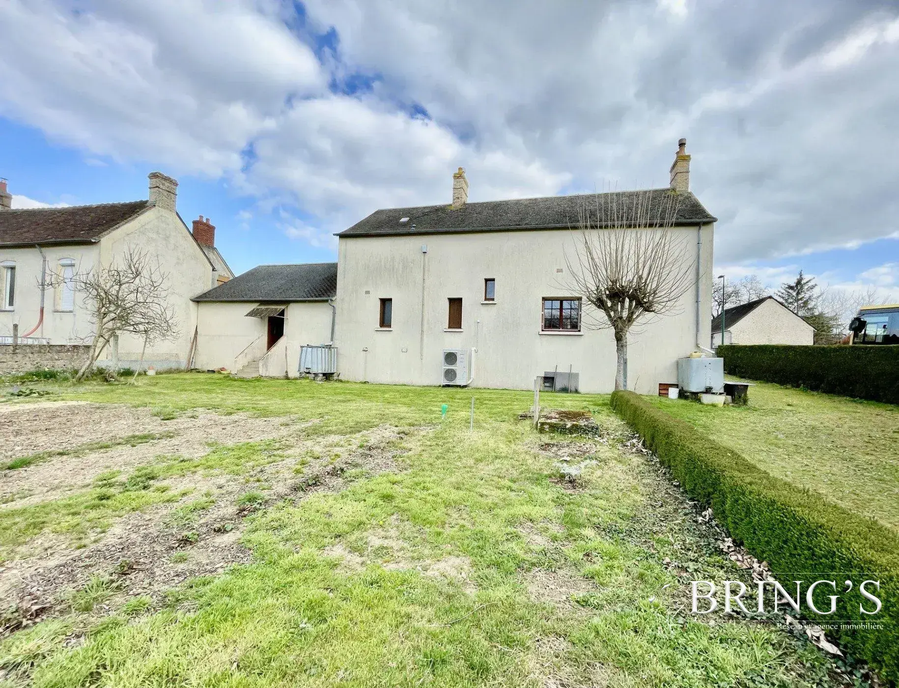 Maison ancienne rénovée avec jardin à Saint-Victeur - 87,92 m² 