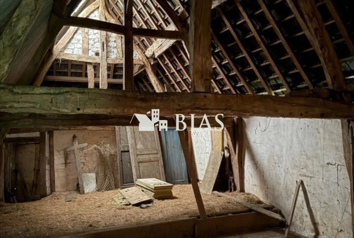 Belle maison en colombage à rénover à Saint-Paer - 1500m² de terrain 