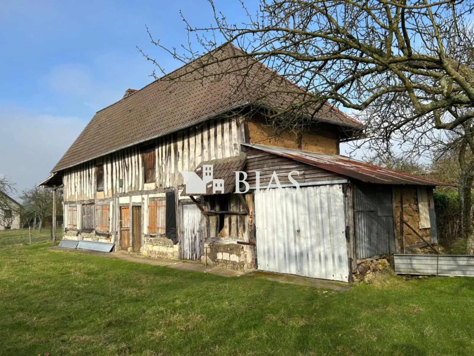 Belle maison en colombage à rénover à Saint-Paer - 1500m² de terrain 