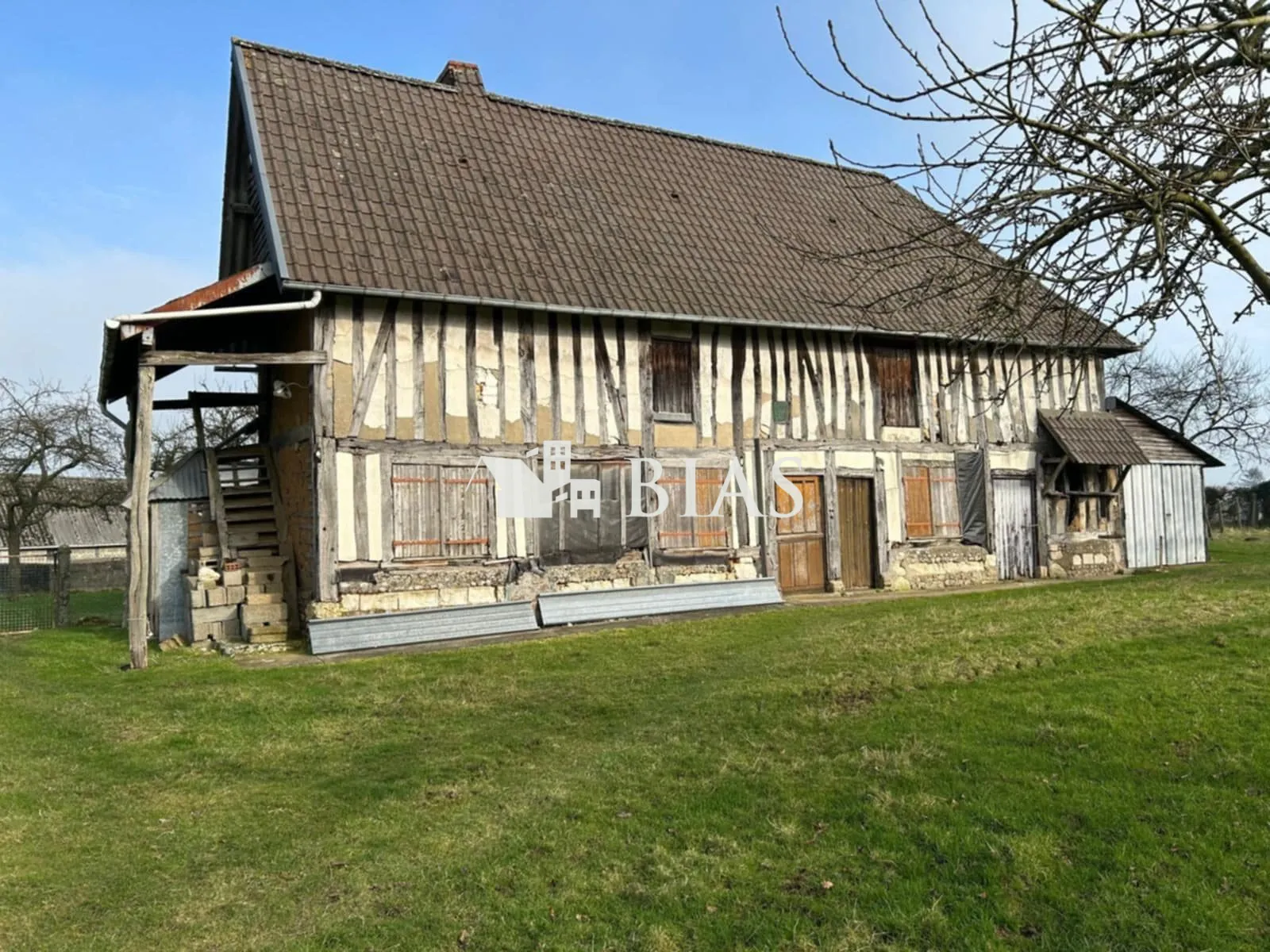 Belle maison en colombage à rénover à Saint-Paer - 1500m² de terrain 