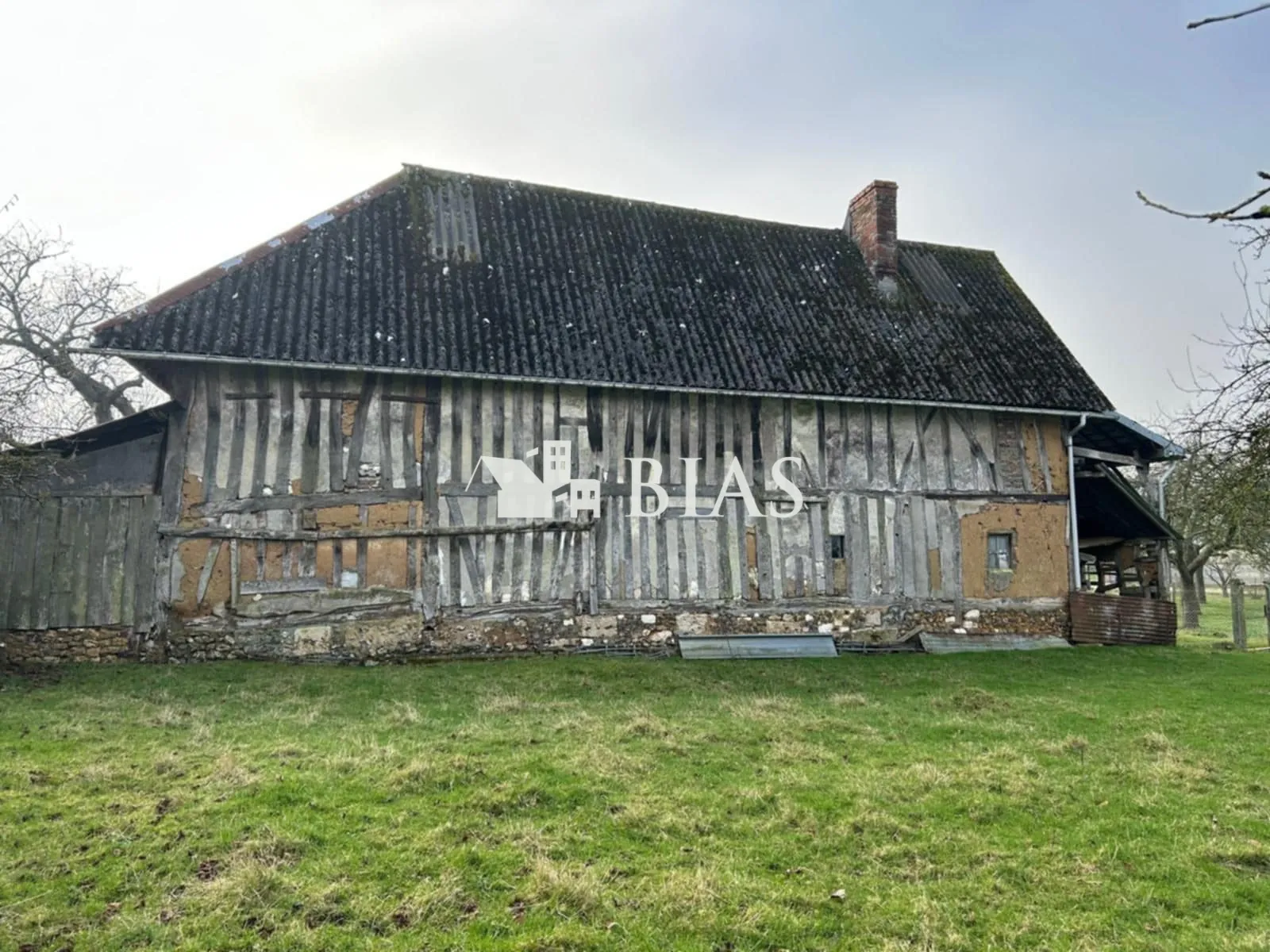 Belle maison en colombage à rénover à Saint-Paer - 1500m² de terrain 