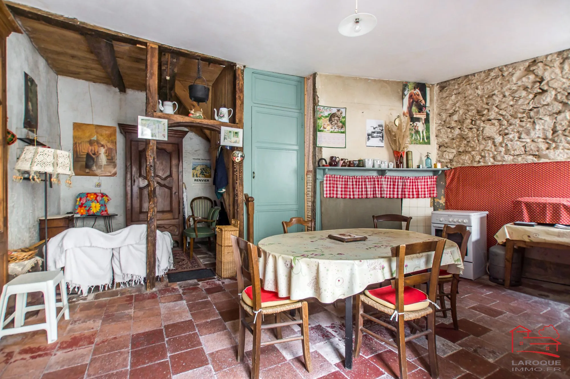 Maison de charme à rénover à Laroque-Timbaut avec grand terrain de 6270 m² 