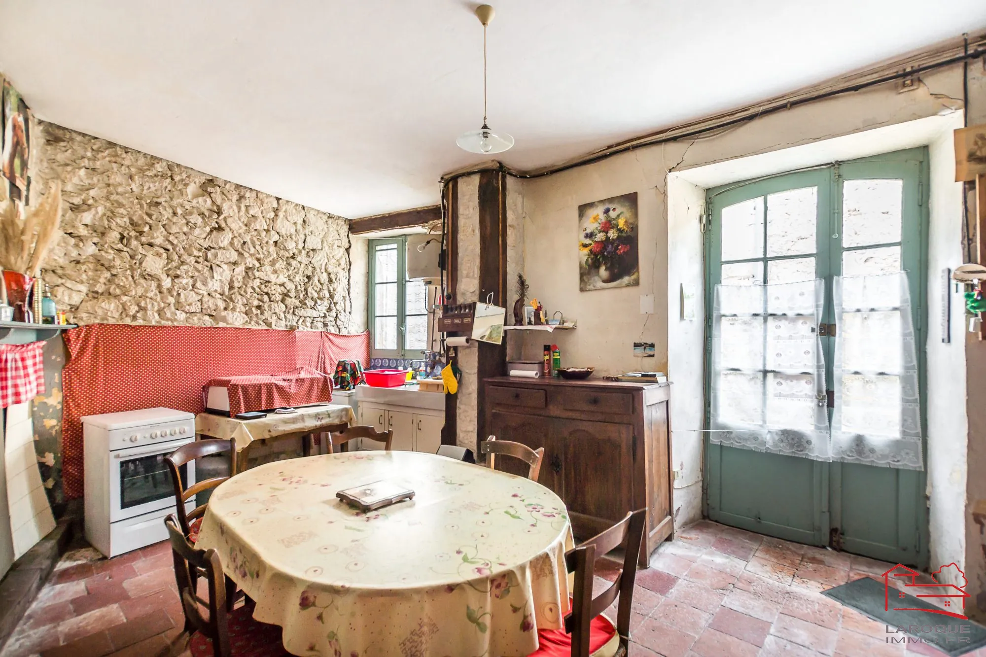 Maison de charme à rénover à Laroque-Timbaut avec grand terrain de 6270 m² 