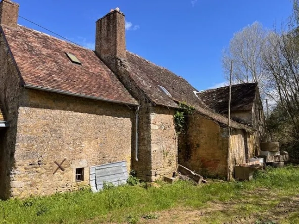 Maison à vendre à Conlie - 3 pièces, jardin et potentiels à rénover