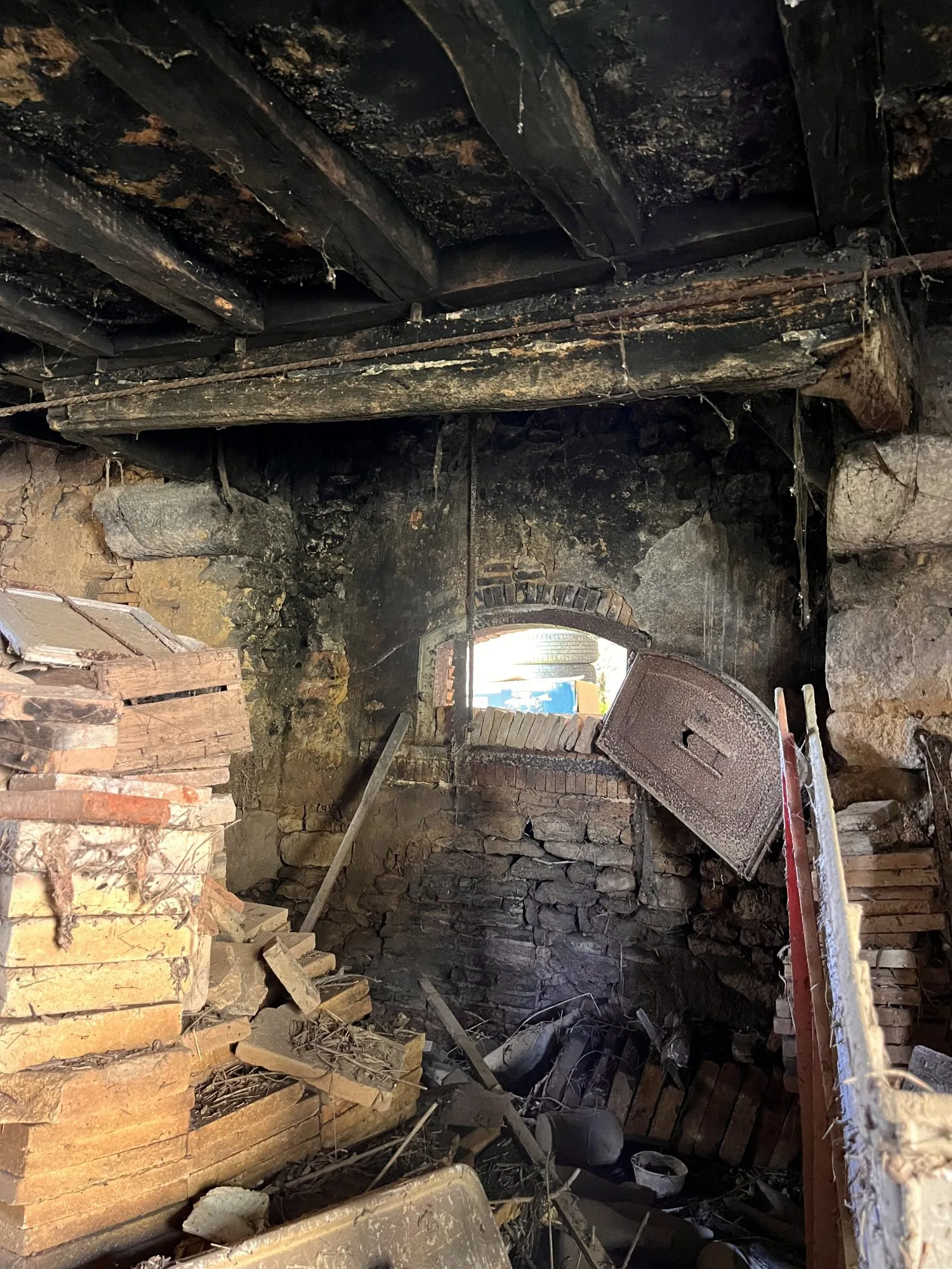 Maison à vendre à Conlie - 3 pièces, jardin et potentiels à rénover 