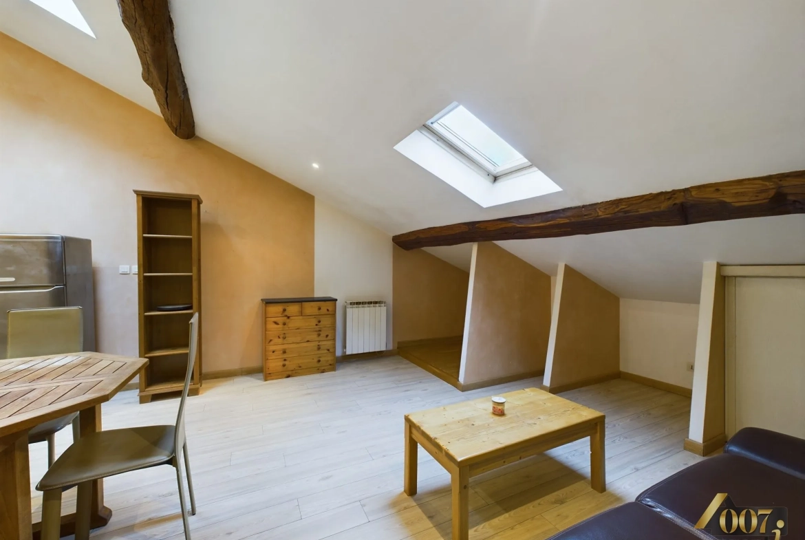 Appartement meublé à vendre au dernier étage à Valgelon-La-Rochette 