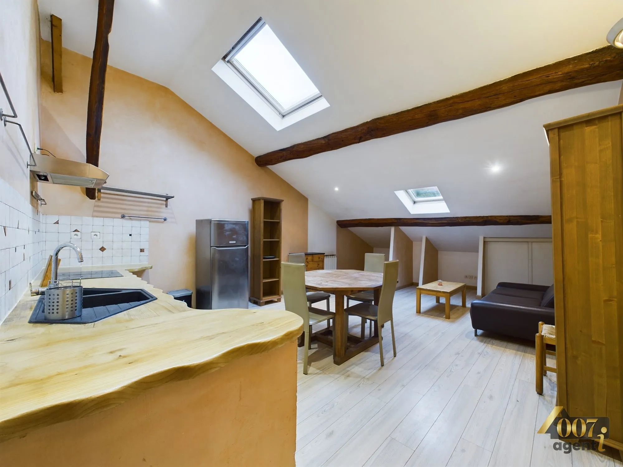 Appartement meublé à vendre au dernier étage à Valgelon-La-Rochette 