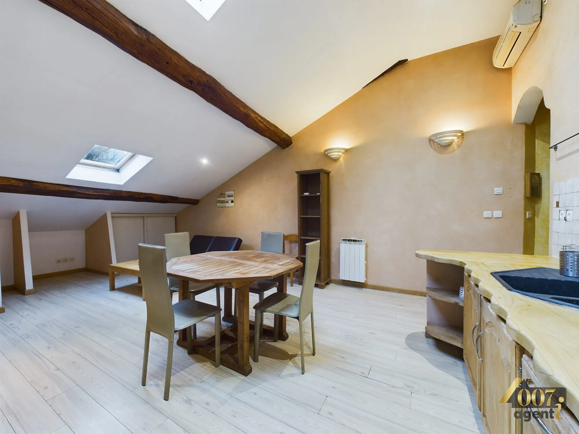 Appartement meublé à vendre au dernier étage à Valgelon-La-Rochette 