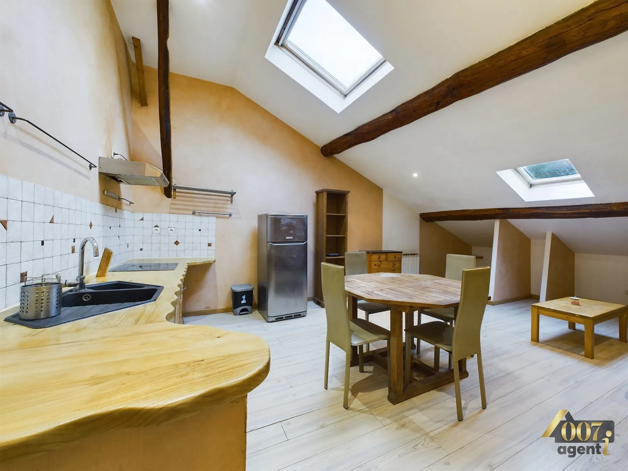 Appartement meublé à vendre au dernier étage à Valgelon-La-Rochette 