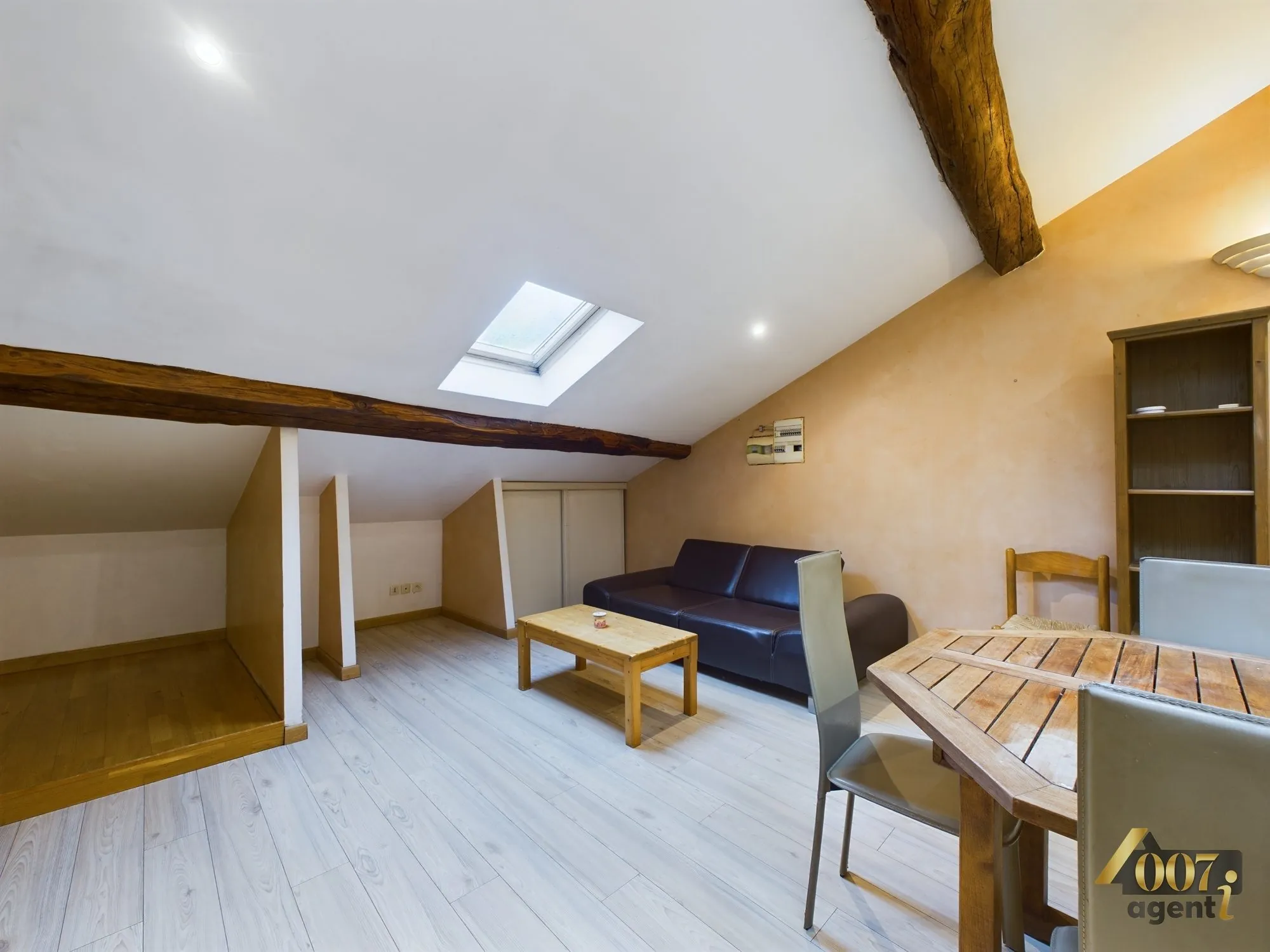 Appartement meublé à vendre au dernier étage à Valgelon-La-Rochette 