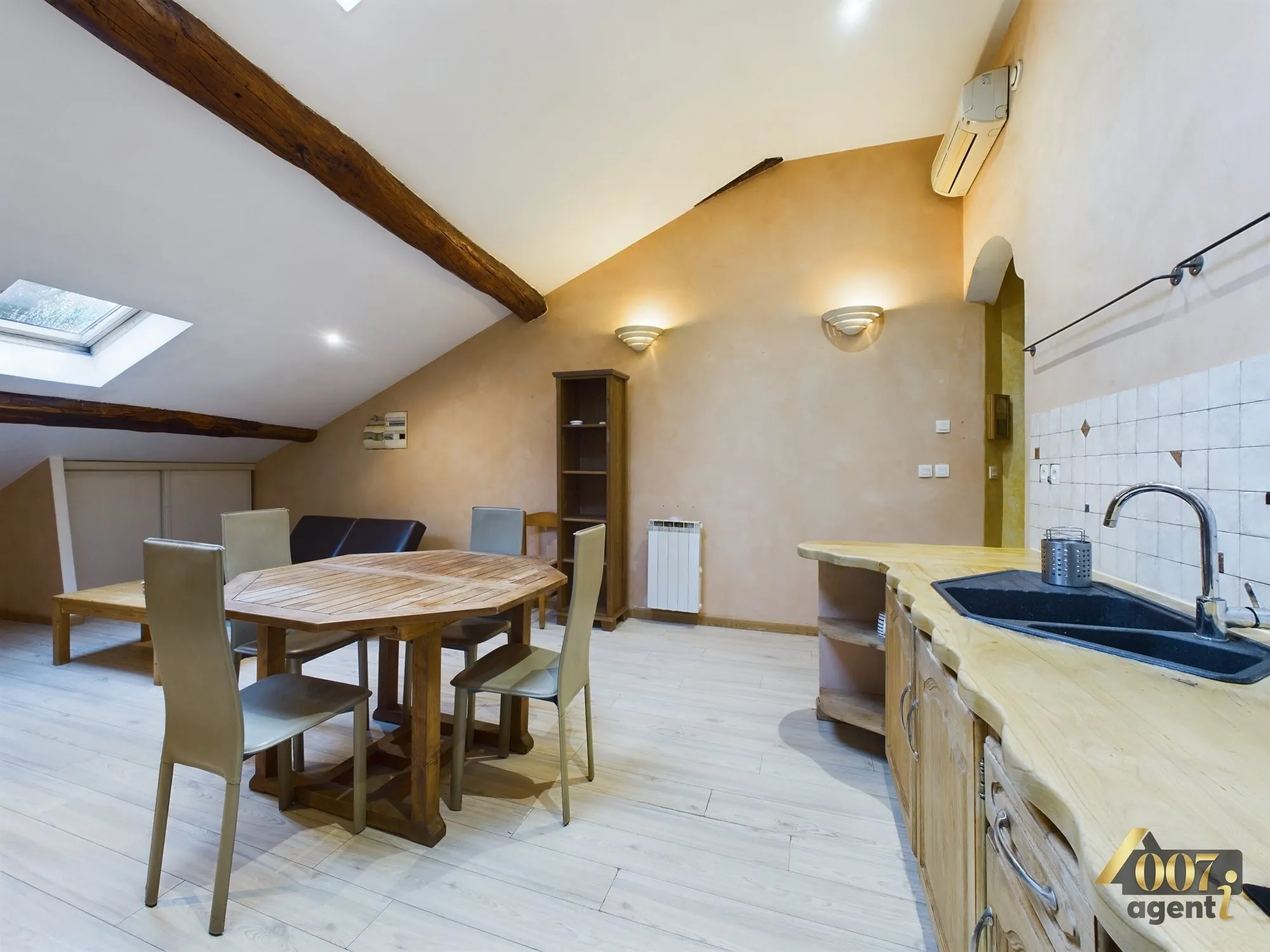 Appartement meublé à vendre au dernier étage à Valgelon-La-Rochette 
