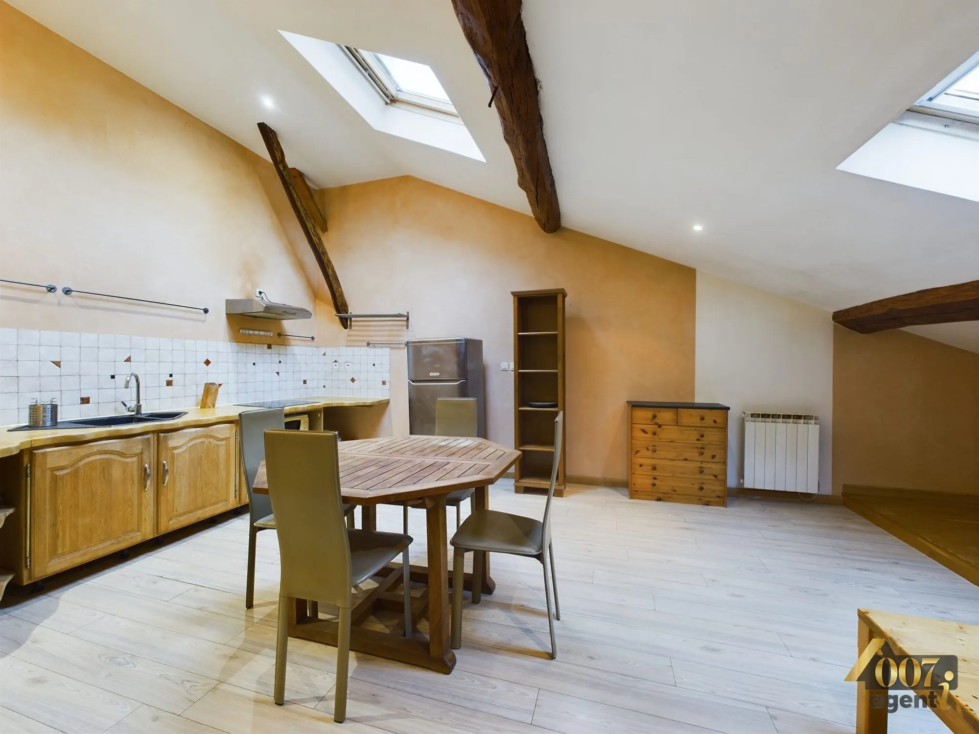 Appartement meublé à vendre au dernier étage à Valgelon-La-Rochette 