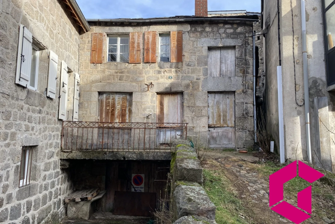 Maison à rénover à Tence de 140 m² avec sous-sol et extérieur 
