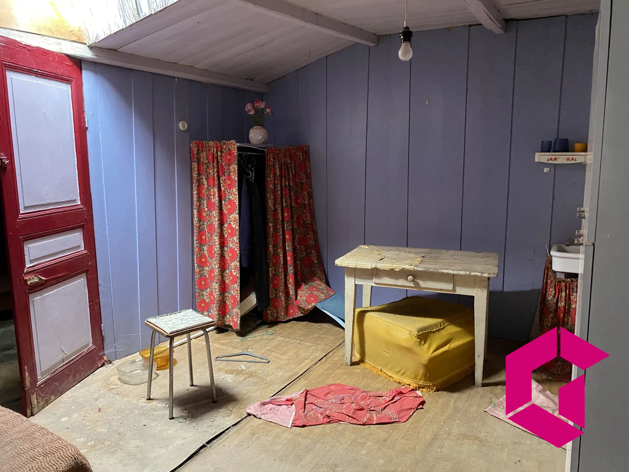 Maison à rénover à Tence de 140 m² avec sous-sol et extérieur 