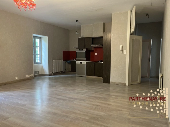 Maison T2 avec garages et terrasse au cœur de Parthenay