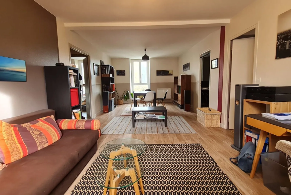 Appartement traversant de 73 m² à Saint-Brieuc avec cave et parking 