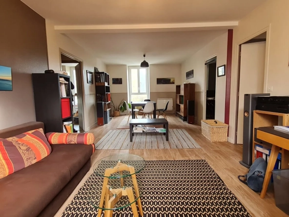 Appartement traversant de 73 m² à Saint-Brieuc avec cave et parking