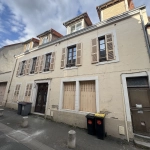 Immeuble rénové avec triplex, F2 neuf et loué au centre-ville de Montluçon