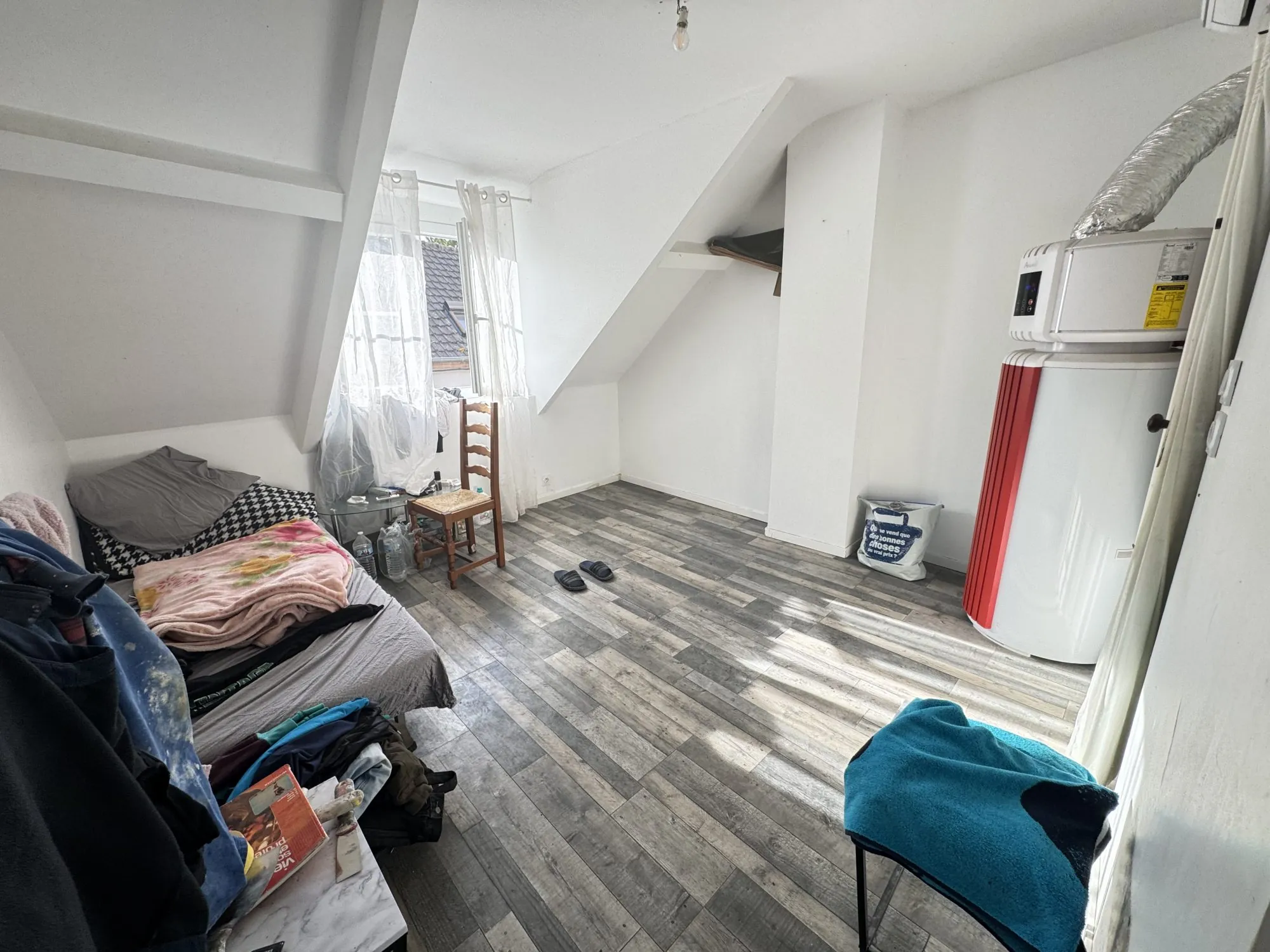 Immeuble rénové avec triplex, F2 neuf et loué au centre-ville de Montluçon 