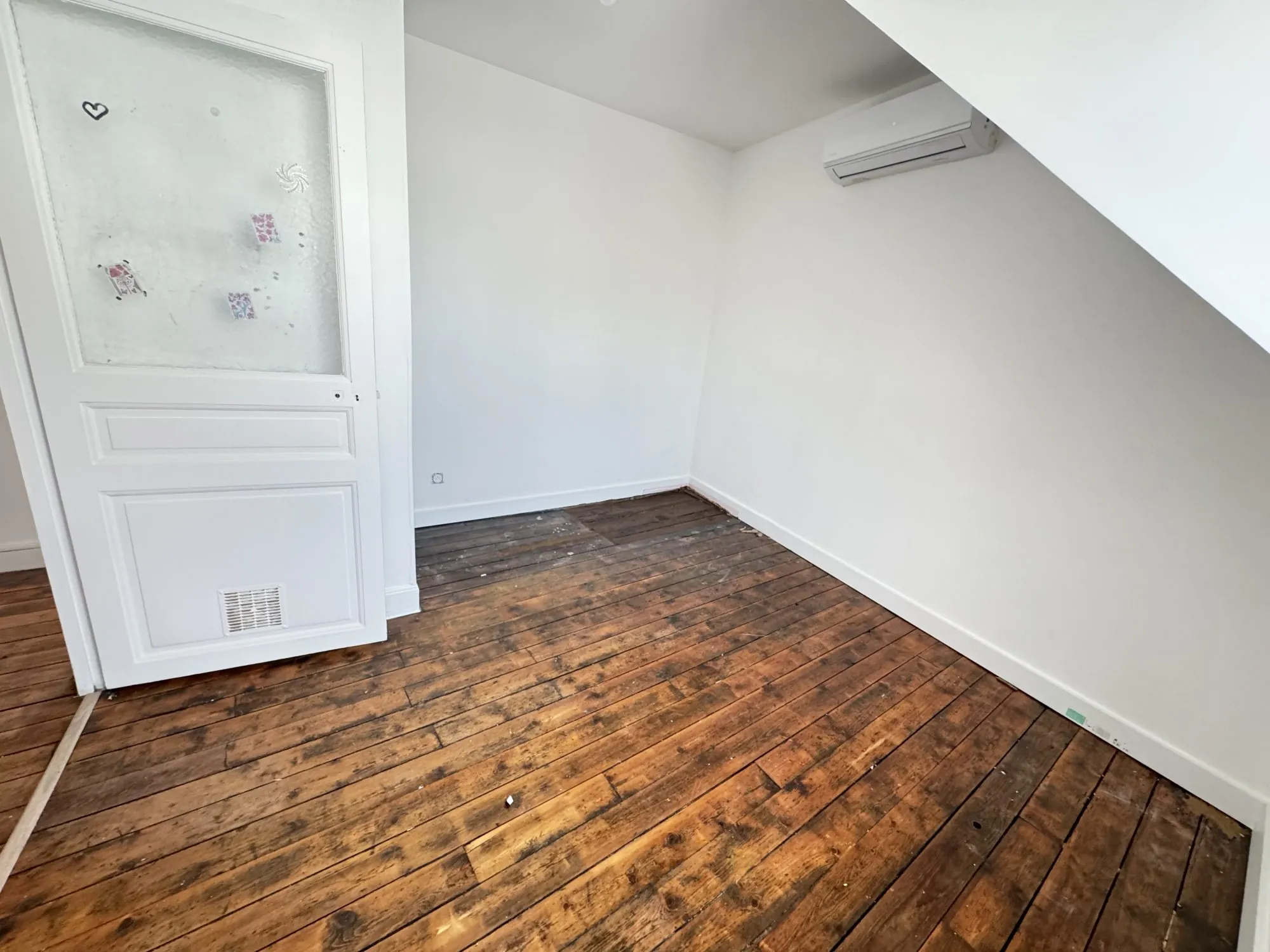 Immeuble rénové avec triplex, F2 neuf et loué au centre-ville de Montluçon 