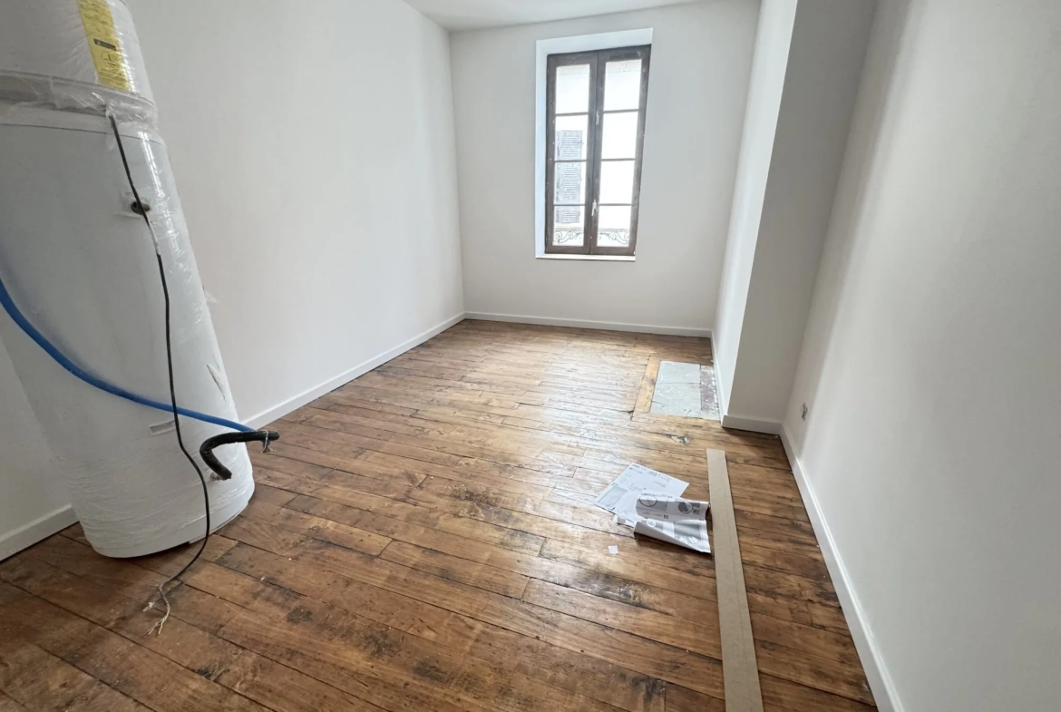 Immeuble rénové avec triplex, F2 neuf et loué au centre-ville de Montluçon 