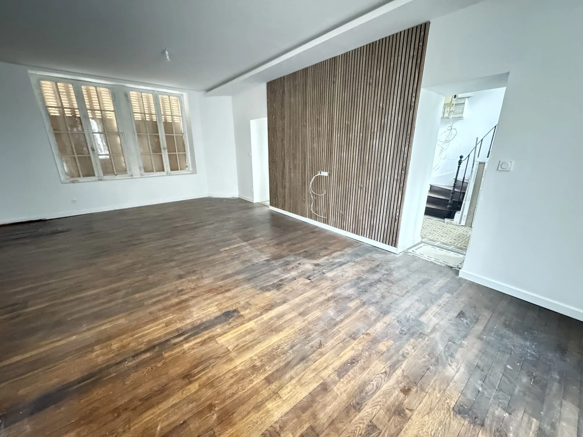 Immeuble rénové avec triplex, F2 neuf et loué au centre-ville de Montluçon 