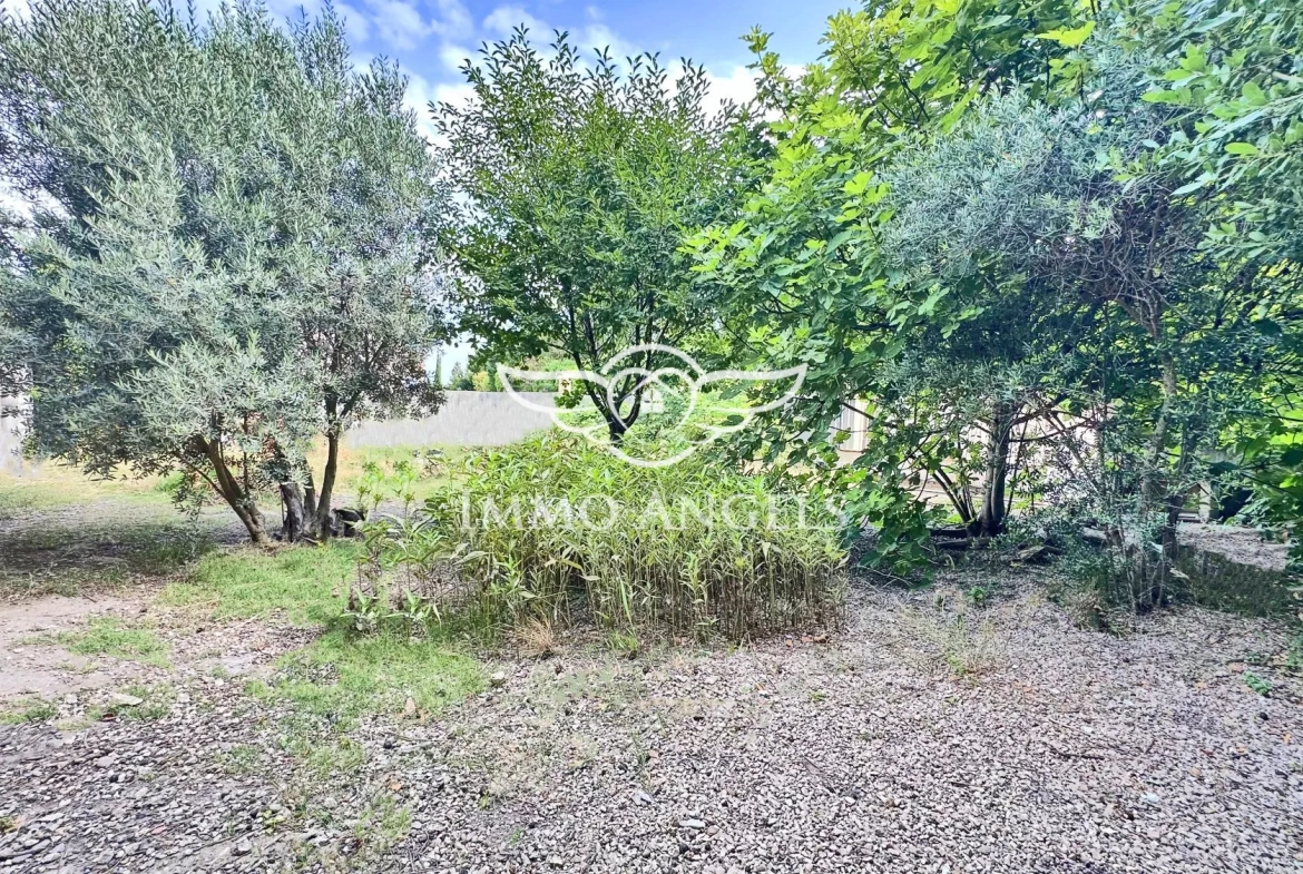 Terrain à vendre à Le Thor de 316m2, proche Avignon 
