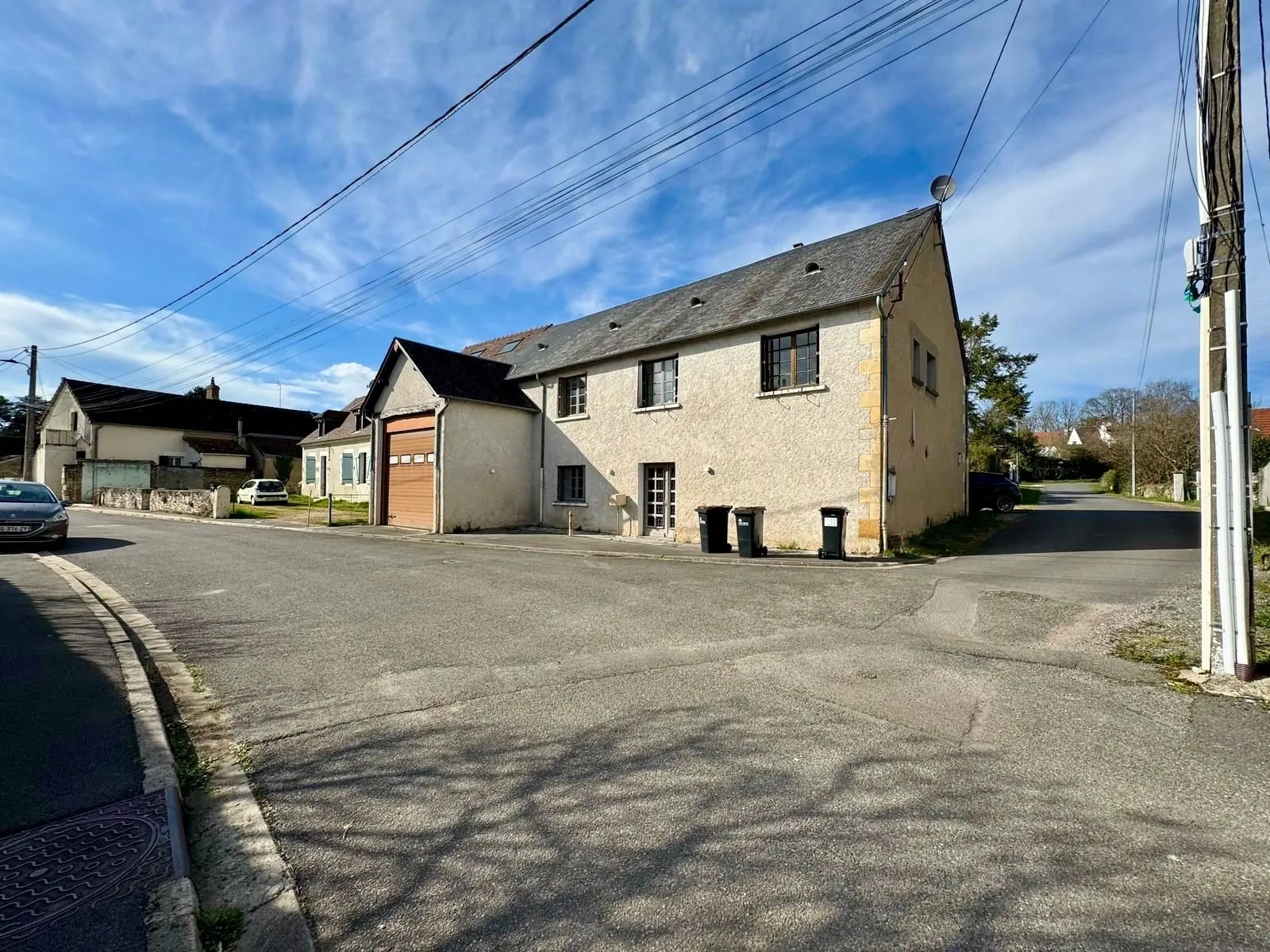 Maison à vendre à Marzy avec grand garage, dépendances et terrain de 798 m² 