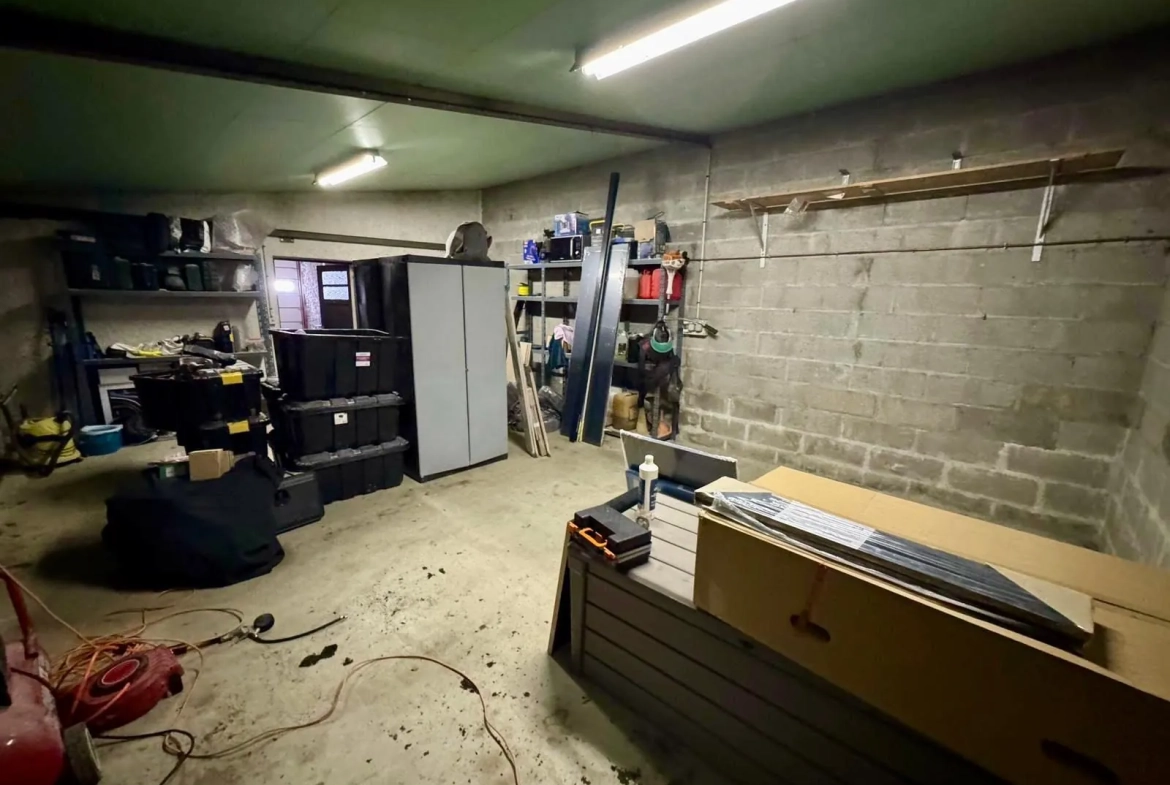 Maison à vendre à Marzy avec grand garage, dépendances et terrain de 798 m² 