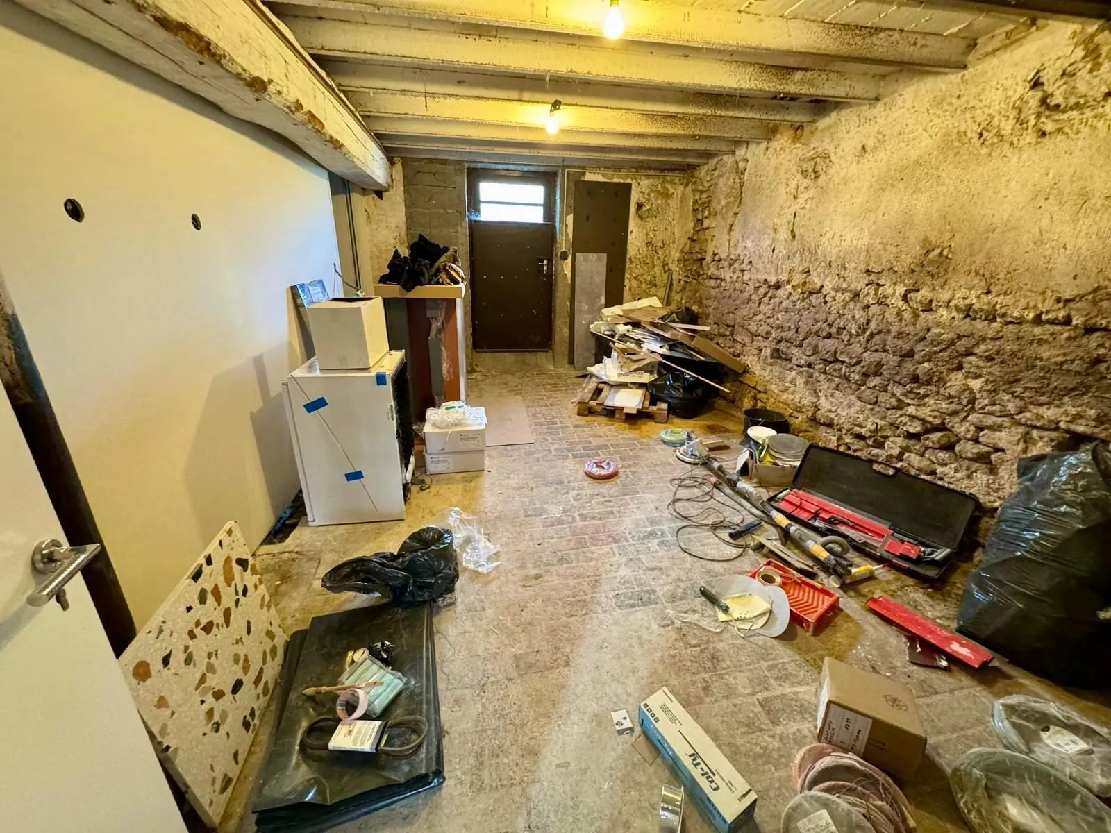 Maison à vendre à Marzy avec grand garage, dépendances et terrain de 798 m² 