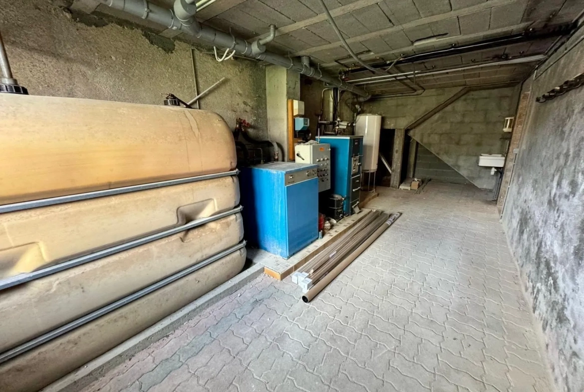 Maison à vendre à Marzy avec grand garage, dépendances et terrain de 798 m² 