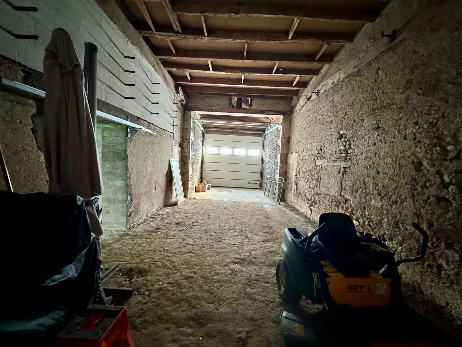 Maison à vendre à Marzy avec grand garage, dépendances et terrain de 798 m² 