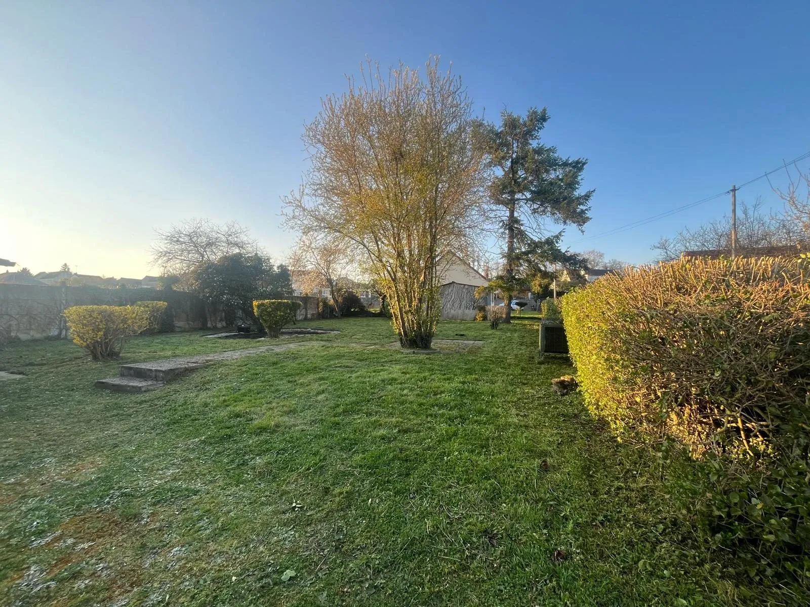 Maison à vendre à Marzy avec grand garage, dépendances et terrain de 798 m² 