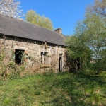 Corps de ferme à rénover à Inzinzac-Lochrist avec grand terrain de 4060 m²