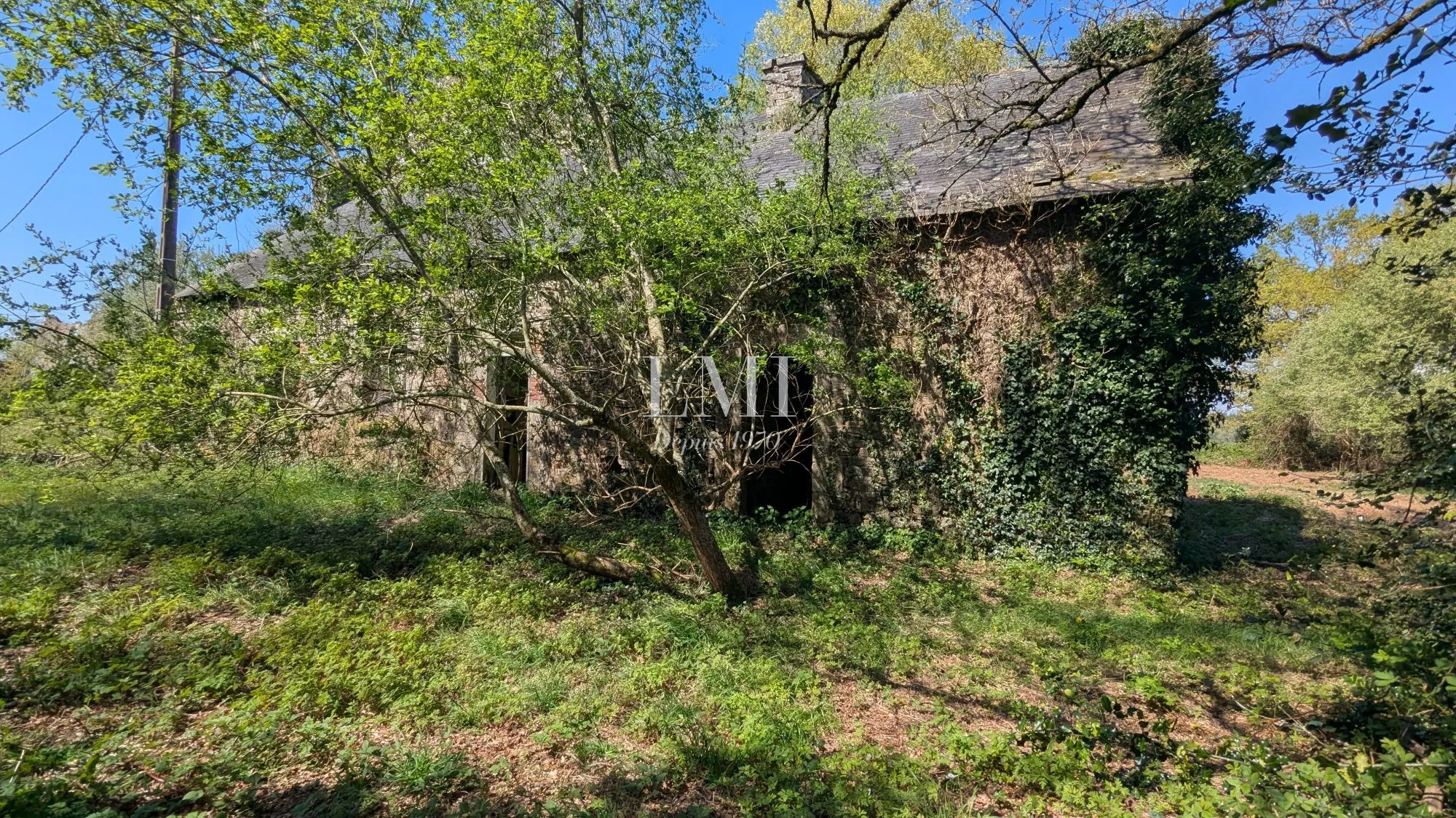 Corps de ferme à rénover à Inzinzac-Lochrist avec grand terrain de 4060 m² 