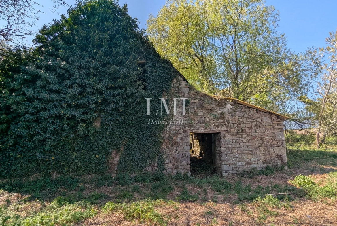 Corps de ferme à rénover à Inzinzac-Lochrist avec grand terrain de 4060 m² 
