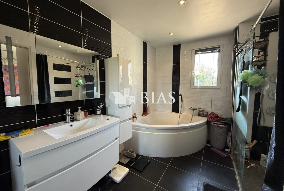 Charmante maison de plain-pied sur 1550 m² de terrain à Duclair 